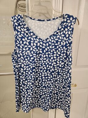 Sleeveless Blue & White Printed V-Neck Women's Top 1X